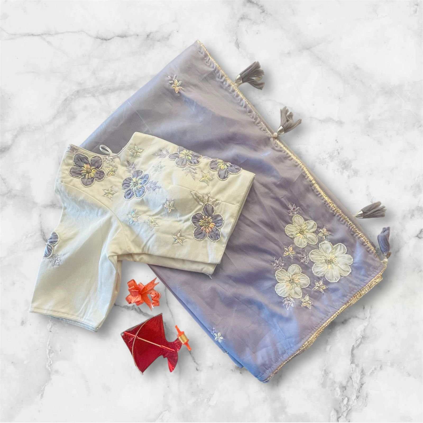 GREY SARE WITH STITCH BLOUSE